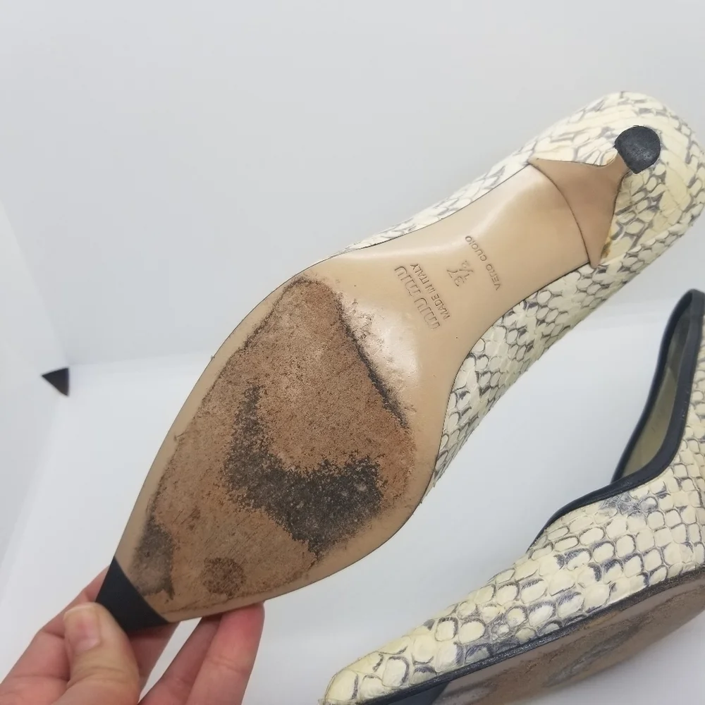 Miu Miu cream and gray snakeskin pointed toe pumps EU 37.5 - Picture 15 of 15